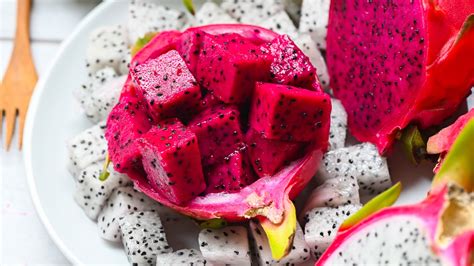 What Does Ripe Dragon Fruit Look Like? And Why Does It Remind Me of a Sunset on Mars?